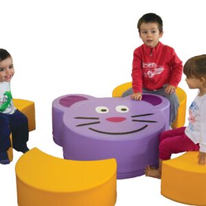 Table et tabourets en mousse – Mobilier ludique pour crèches et maternelles